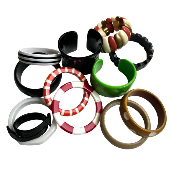 A Dozen Lucite, Plastic, & Celluloid  Bangle Bracelets, Cuffs, Stretchies - Picture 13 of 14